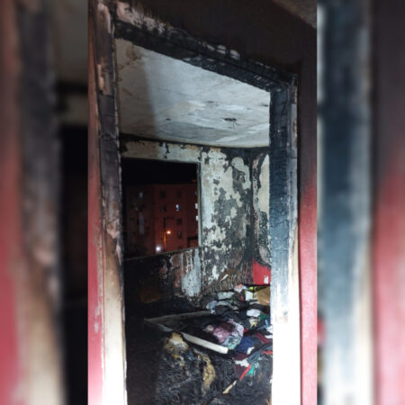 Mãe deixa filho autista sozinho e apartamento pega fogo em Blumenau