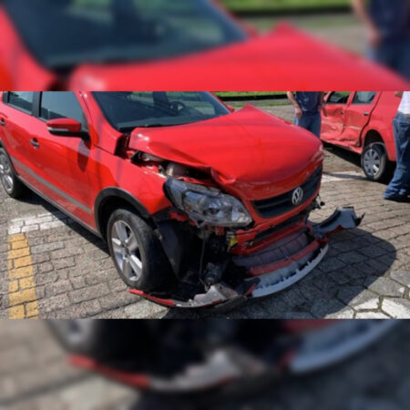 Colisão entre dois veículos deixa condutor ferido em Jaraguá do Sul