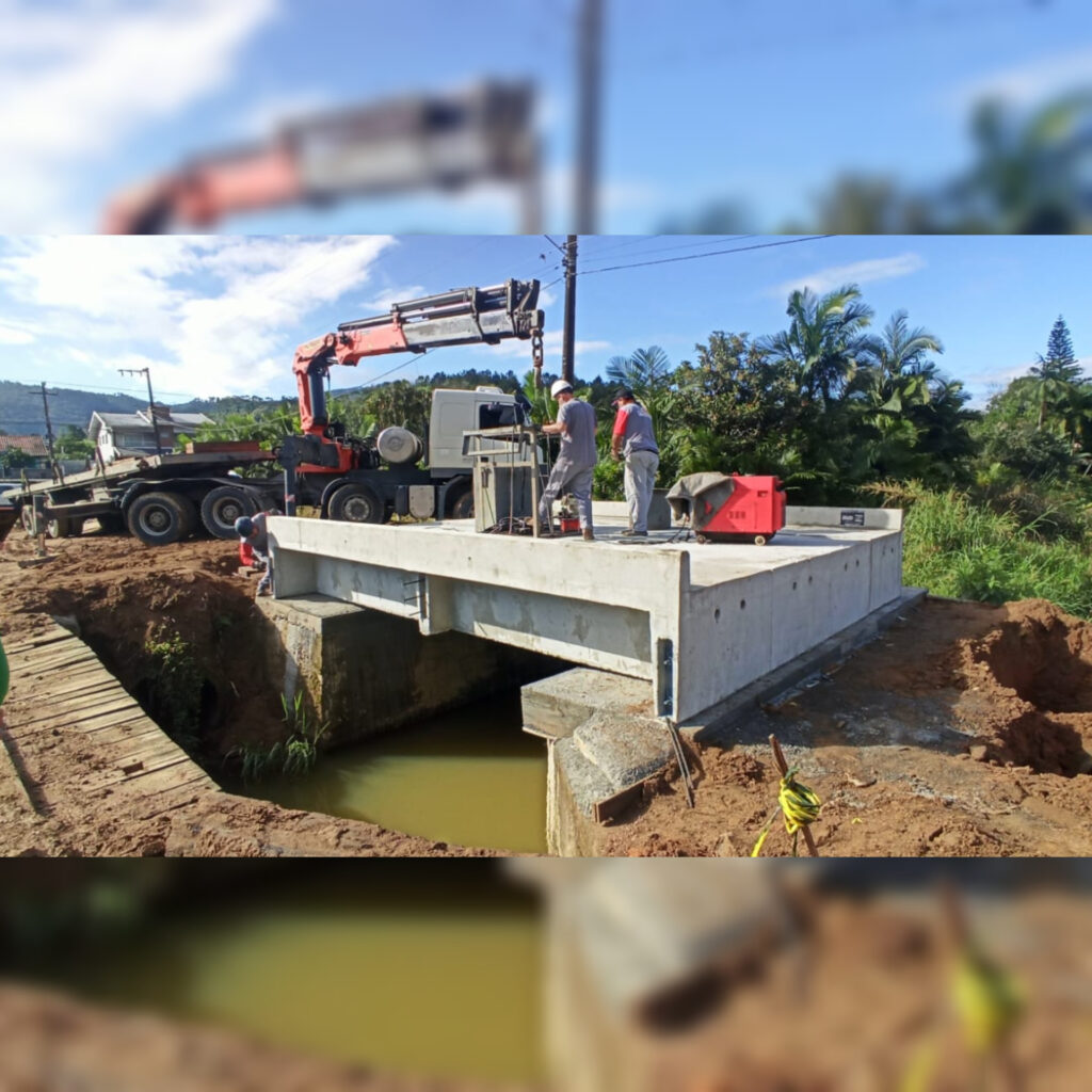 Pontes de concreto para melhorar o acesso são instaladas em Rodeio