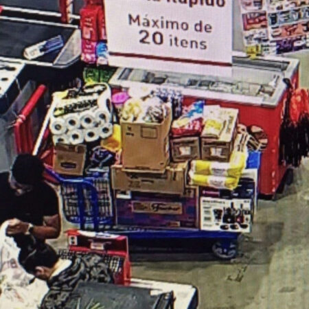 Mulher é presa após cometer furto em supermercado de Blumenau