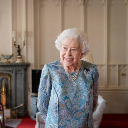 Rainha Elizabeth 2ª morreu de 'velhice', revela atestado de óbito