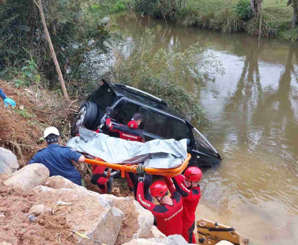 Corpo de menina desaparecida é encontrada pelos mergulhadores em Rio dos Cedros