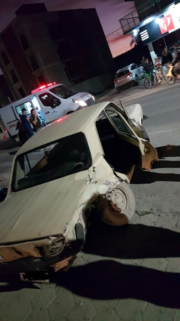 Quatro pessoas ficam feridas durante colisão envolvendo dois carros em Agrolândia