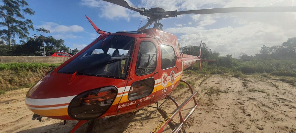 Colisão entre carro e moto deixa motociclistas gravemente feridos em SC 1 Duas pessoas têm fortes ferimentos após acidente de moto em Guaramirim