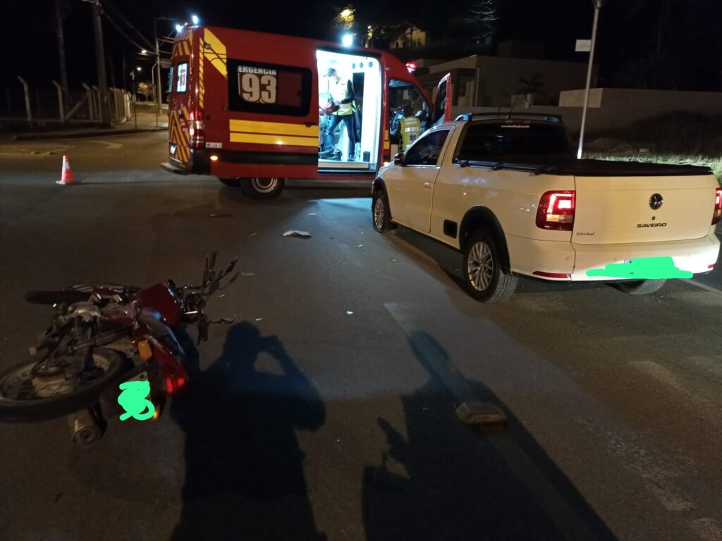 Motociclista fica ferido ao colidir com carro em Rio dos Cedros