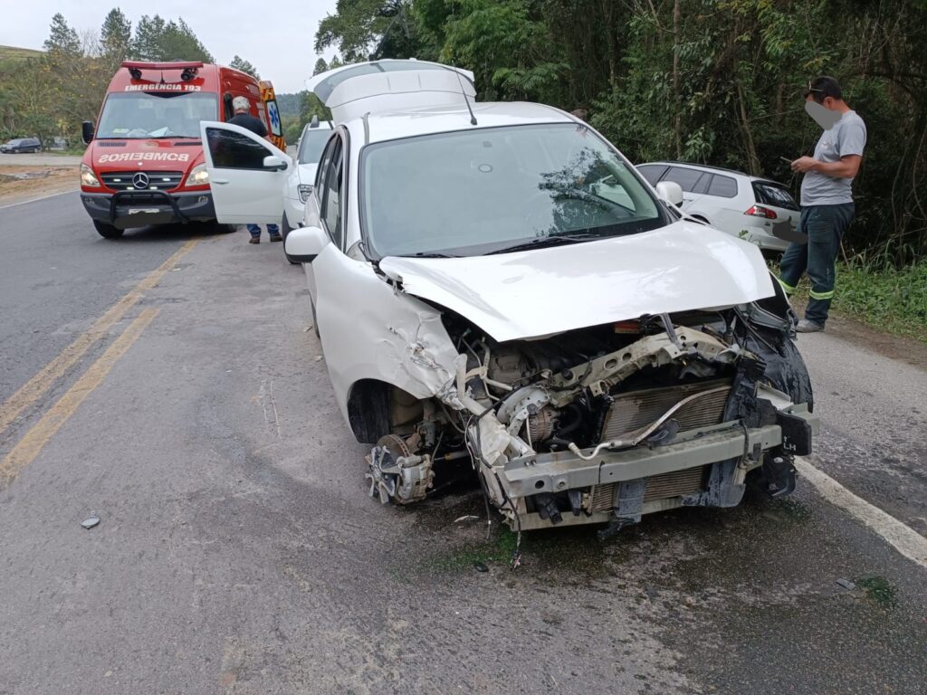 Acidente deixa duas pessoas feridas na BR-470 em Trombudo Central