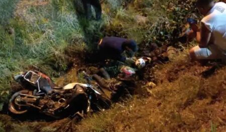 Casal tem ferimentos graves após acidente de moto em Jaraguá do Sul