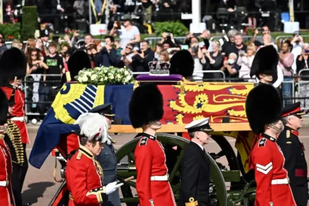 Em meio a crise Reino Unido gasta em torno de R$ 30 milhões com funeral de Elizabeth II