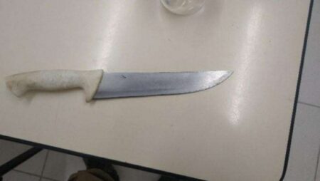 Homem com uma faca vai para a delegacia depois de tentar separar briga entre ex-casal em Blumenau
