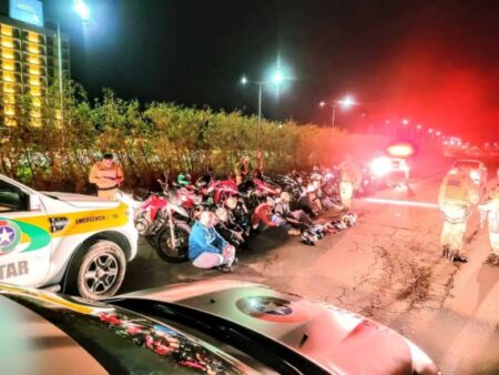 Festa clandestina com motos de escapamento aberto geram multas que ultrapassam os R$ 200 mil em Penha
