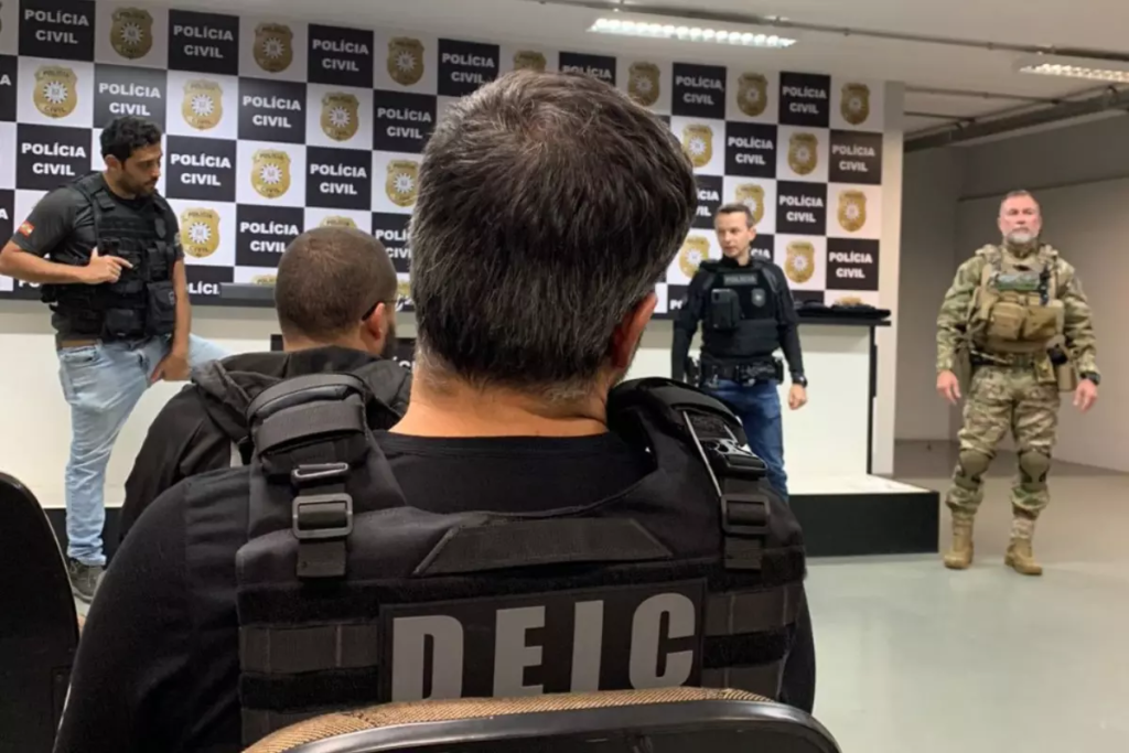 Homem é preso por aplicar o golpe de 