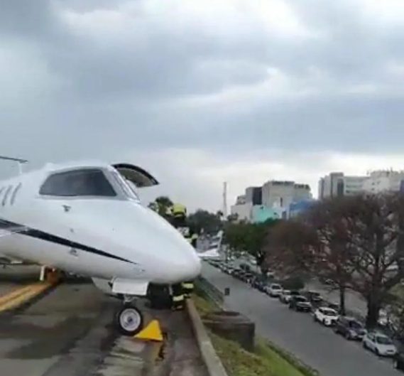 Pneu de avião que faria translado de vítimas de acidente aéreo fura durante  pouso no AC; vídeo, Acre