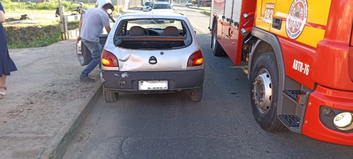 Colisão de carro contra moto deixa vítima em Timbó 