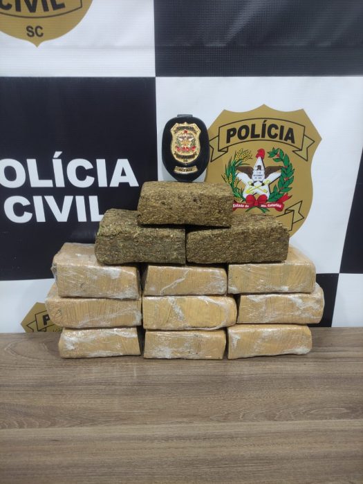 PC prende traficante de drogas em flagrante na cidade de Apiúna 