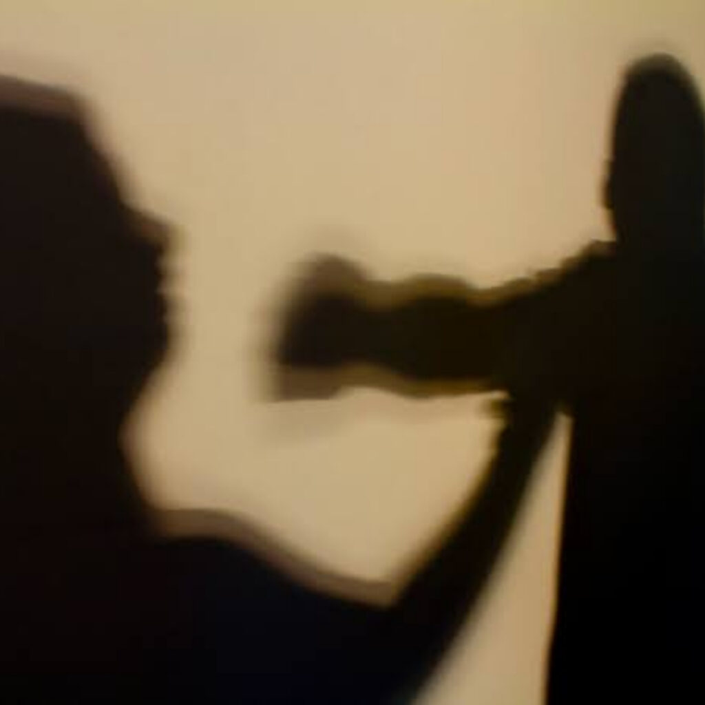 Mulher denuncia companheiro após levar tapas e socos em Blumenau