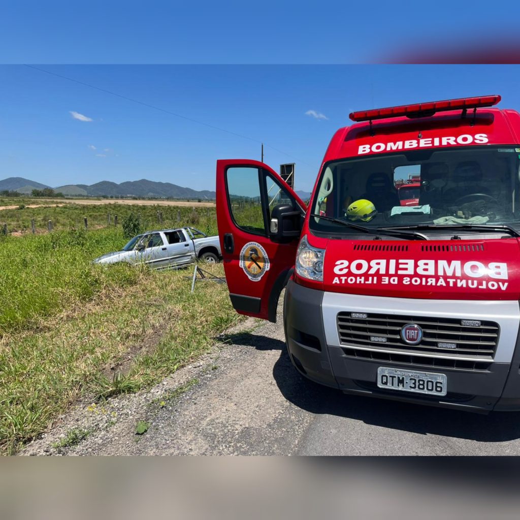 Colisão entre carros deixa dois feridos em Ilhota/SC