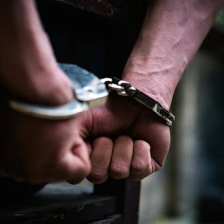 Homem é preso após descumprir medida protetiva e fazer ameaças em Blumenau