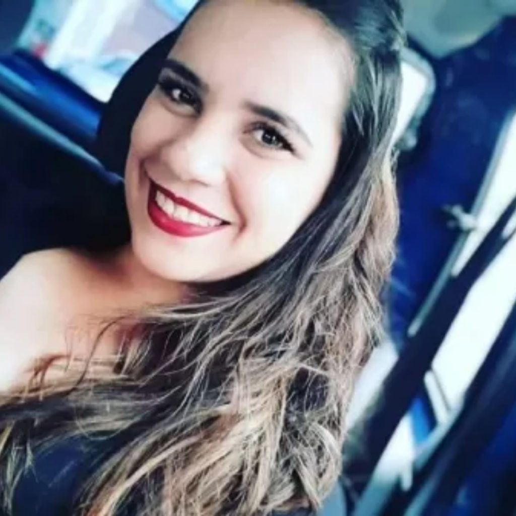 Mulher é encontrada morta com a filha dormindo no colo em SP