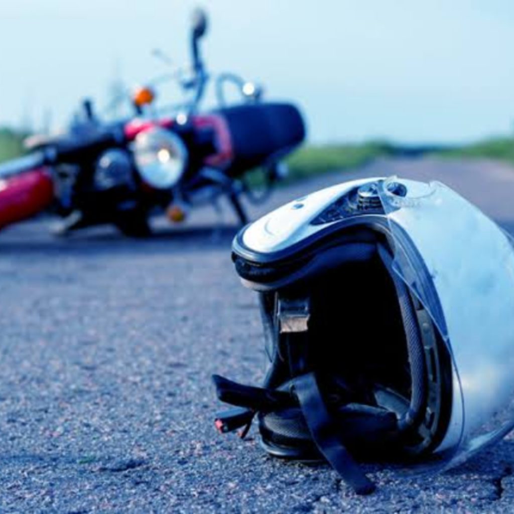 Motociclista sofre escoriações e contusão após acidente em Blumenau