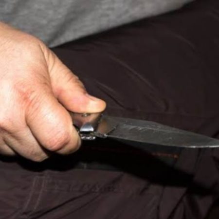 Funcionários de comércio são ameaçados com uma faca durante assalto em Blumenau