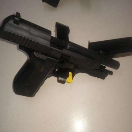 Homem é preso por porte ilegal de armas após abordagem em Blumenau