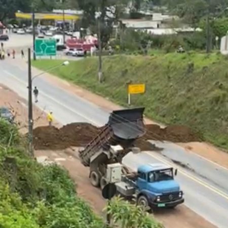 Bloqueio de rodovias em Santa Catarina impede distribuição de vacinas