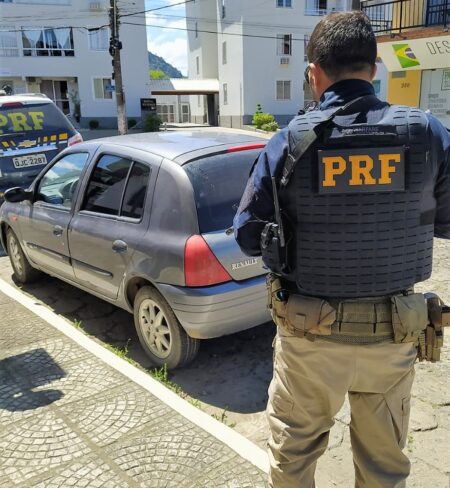 Homem é preso na BR-470 em Rio do Sul por dirigir carro roubado e não pagar pensão
