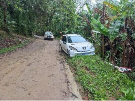 Veiculo furtado em Timbó é recuperado em Indaial