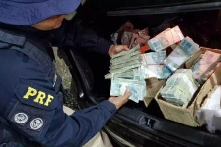 PRF flagra R$ 2,5 milhões em dinheiro no porta-malas de carro em possível compra de votos