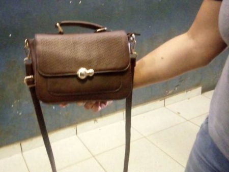 Mulher tem a bolsa roubada de dentro de loja no bairro Imigrantes em Timbó