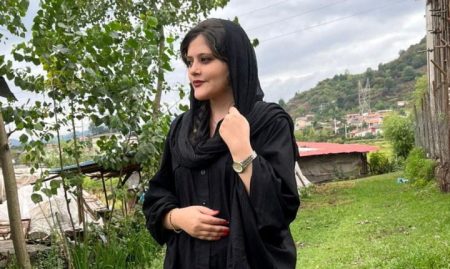 Irã: Morte da jovem Mahsa Amini por usar o véu 