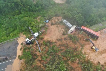 Governo do Paraná divulga novas informações sobre o deslizamento de terra na BR-376 em Guaratuba