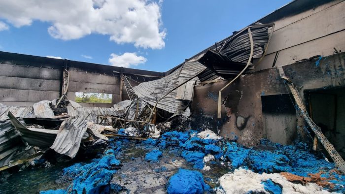 Bombeiros utilizam cerca de 50 mil litros de água em incêndio na Mix Fios de Gaspar