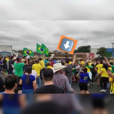 Veículo atropela um grupo de manifestantes em obstrução de estrada em São Paulo