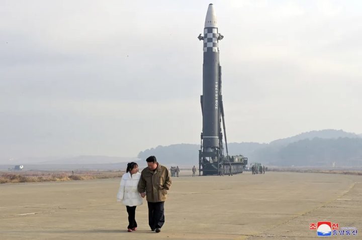 Kim Jong-Un afirma que Coréia do Norte terá força nuclear 
