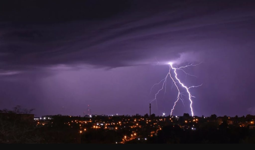 Frente fria abre novembro com fortes chuvas pelo Brasil