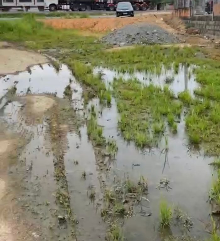Morador está seis meses tentando solucionar vazamento de água em Indaial