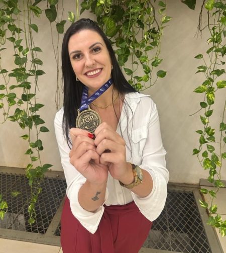 Vereadora de Indaial recebe o prêmio Top Legislativo 2022