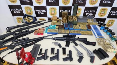 Dupla é presa com armas ilegais e suspeita de realizar bloqueios em SC