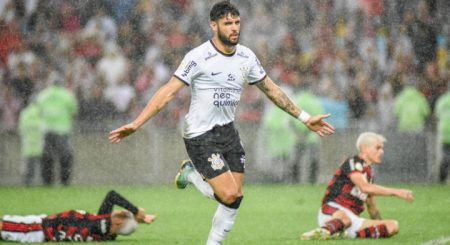 Corinthians vence o Flamengo no Maracanã e garante vaga na Libertadores