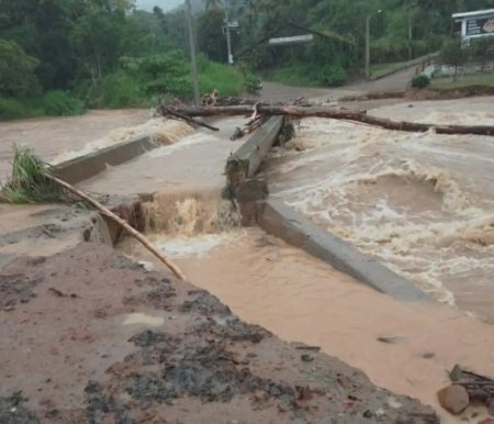 Prefeitura de Corupá trabalha para arrumar estragos causados pelas fortes chuvas