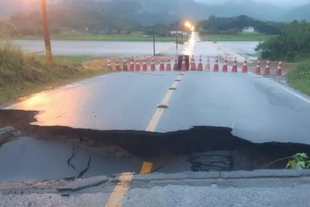 Cratera interdita Ponte da Trindade em Jaraguá do Sul