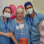 Hospital de Blumenau organiza despedida para colaboradora mais antiga