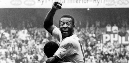 Pelé morre aos 82 anos vítima de câncer em São Paulo