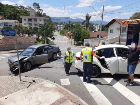 Três acidentes de trânsito no mesmo lugar em uma semana em Timbó