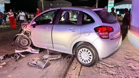 Motorista bêbado colide contra veículo de família e tenta fugir em Timbó