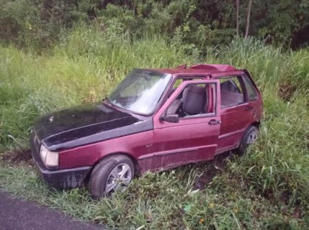 Motorista bêbado provoca acidente com carro furtado na BR-470 em Ibirama
