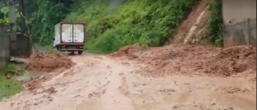 Blumenau com risco de elevação dos níveis dos ribeirões e possibilidade de deslizamentos