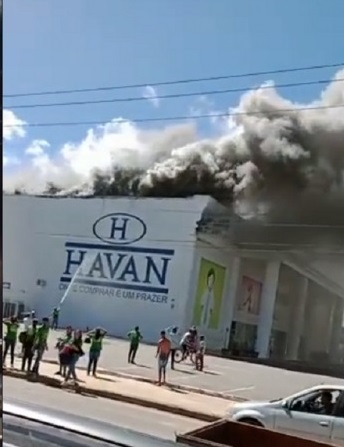 Incêndio destrói unidade das Lojas Havan na Bahia