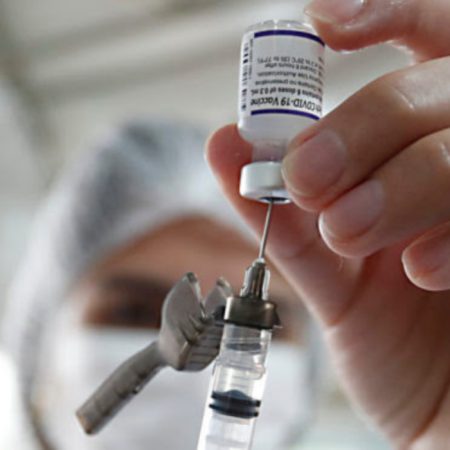 Covid-19: Brasil recebe primeiro lote de vacinas bivalentes
